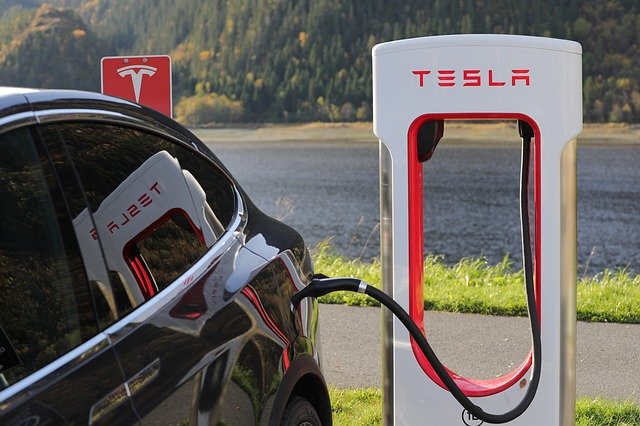 Tesla premešta fabriku elektro-automobila 