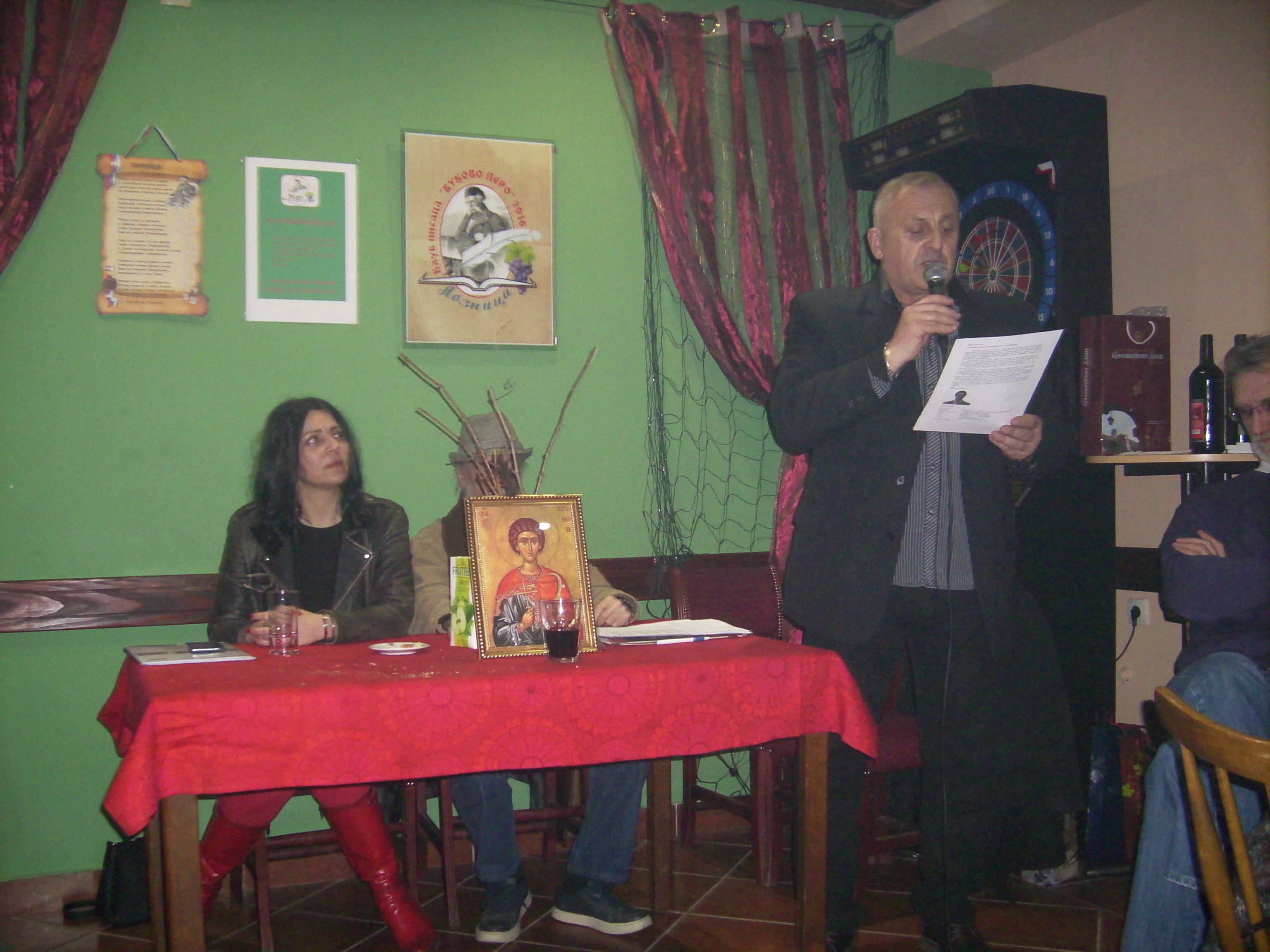 Klub Pisaca ‘’ Vukovo pero ‘’ iz Loznice , dodelilo  nagrade najuspešnijim  učesnicima Trifundanskog  književnog  konkursa na dan slave  - Svetog Trifuna